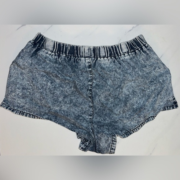 Forever 21 shorts - Picture 3 of 4